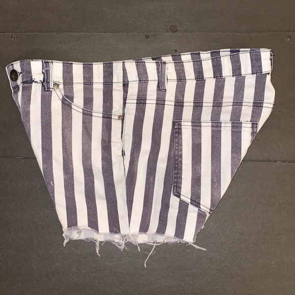 Divided Size 12 Black White Stripe Curt Off Jean Shorts - Picture 4 of 10